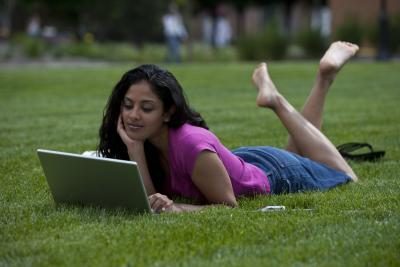 Cours en ligne gratuits offrent un éventail de catégories d'enseignement et les cours d'enrichissement personnel.