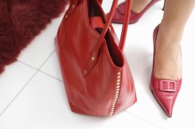 chaussures rouges et sac