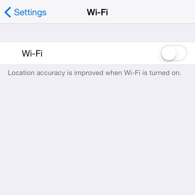 Wi-Fi est désactivé dans les paramètres Wi-Fi dans les réglages de l'iPhone.
