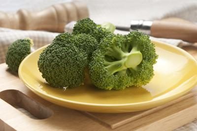 manger des légumes crus comme le brocoli pour stimuler le système immunitaire