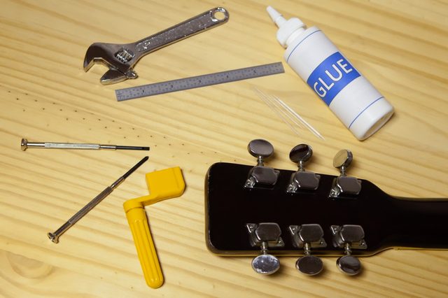 Comment réparer un Guitar Tuning Peg
