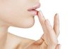 Pimple peut se développer sur les lèvres
