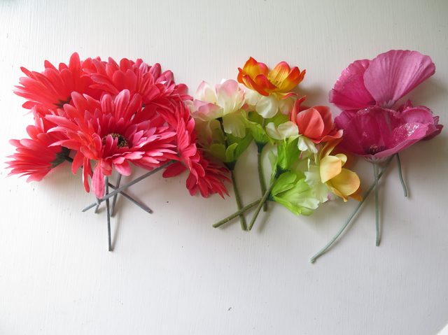 Utilisez un assortiment de fleurs et de couleurs.