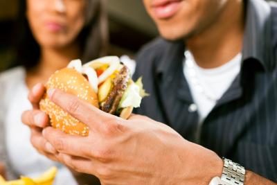 Achetez certains des éléments de menu dans chaque restaurant de hamburger que vous visitez