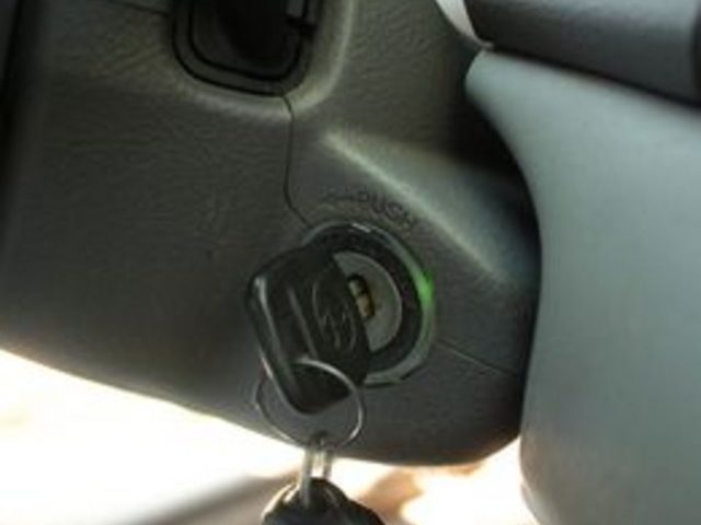 Comment désactiver la maintenance lumière nécessaire sur une Toyota Camry