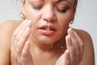 crèmes exfoliantes éliminent les cellules mortes de la peau de blocage vos pores.