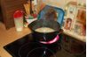 Utilisez une grande casserole à fond épais avec un couvercle pour la cuisson rôti sur la cuisinière.