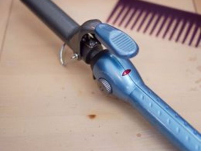 Comment faire pour créer lâches boucles avec un fer à friser