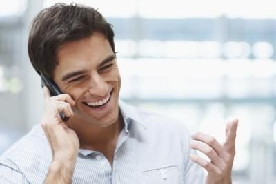 Entendez-vous des bruits étranges lorsque vous're chatting on the phone?