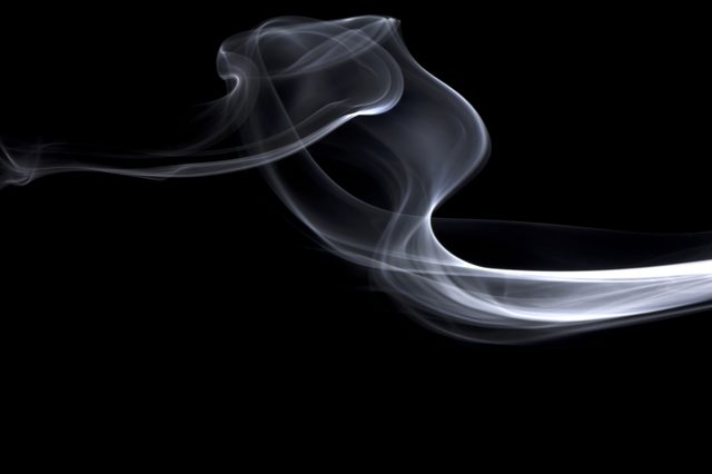 Comment obtenir la fumée de cigarette odeur de bois