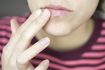 Comment se débarrasser des taches sombres sur les lèvres