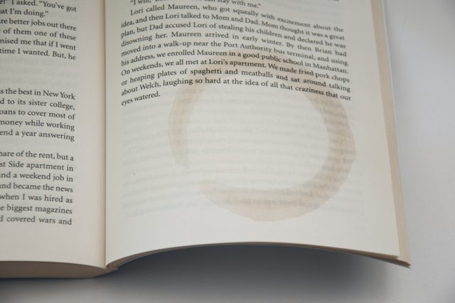 Comment enlever les taches de café à partir d'un livre's Pages