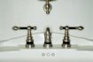 Comment réparer & amp; Remplacez les tuyaux de drainage sur un évier de salle de bains