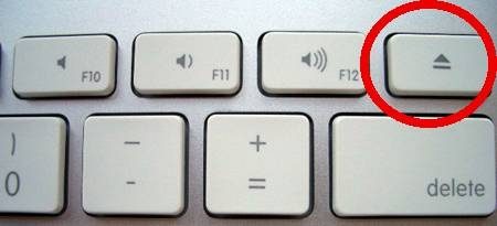 La clé d'éjection sur un clavier Apple aluminium.