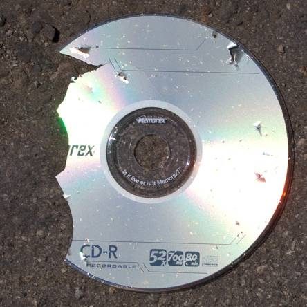 Cherchez un disque cassé qui est coincé à l'intérieur du lecteur.