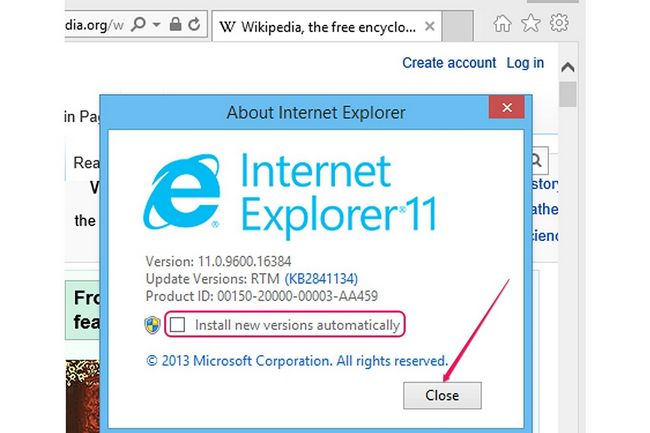 Les installer les nouvelles versions boîte automatique dans la boîte de dialogue À propos de Internet Explorer.