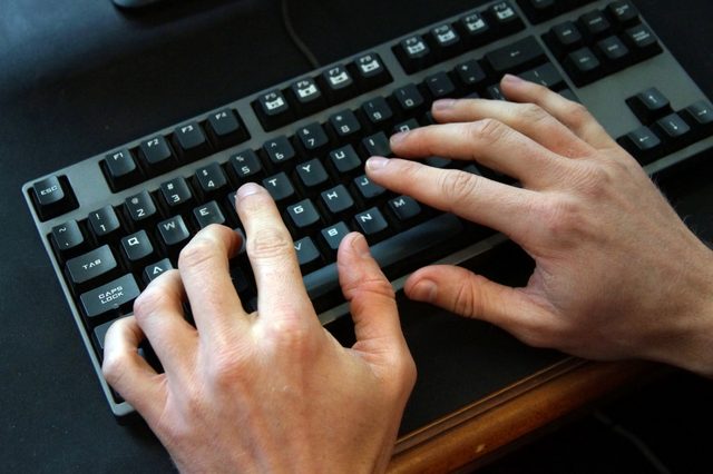 Comment utiliser le clavier pour allumer l'ordinateur